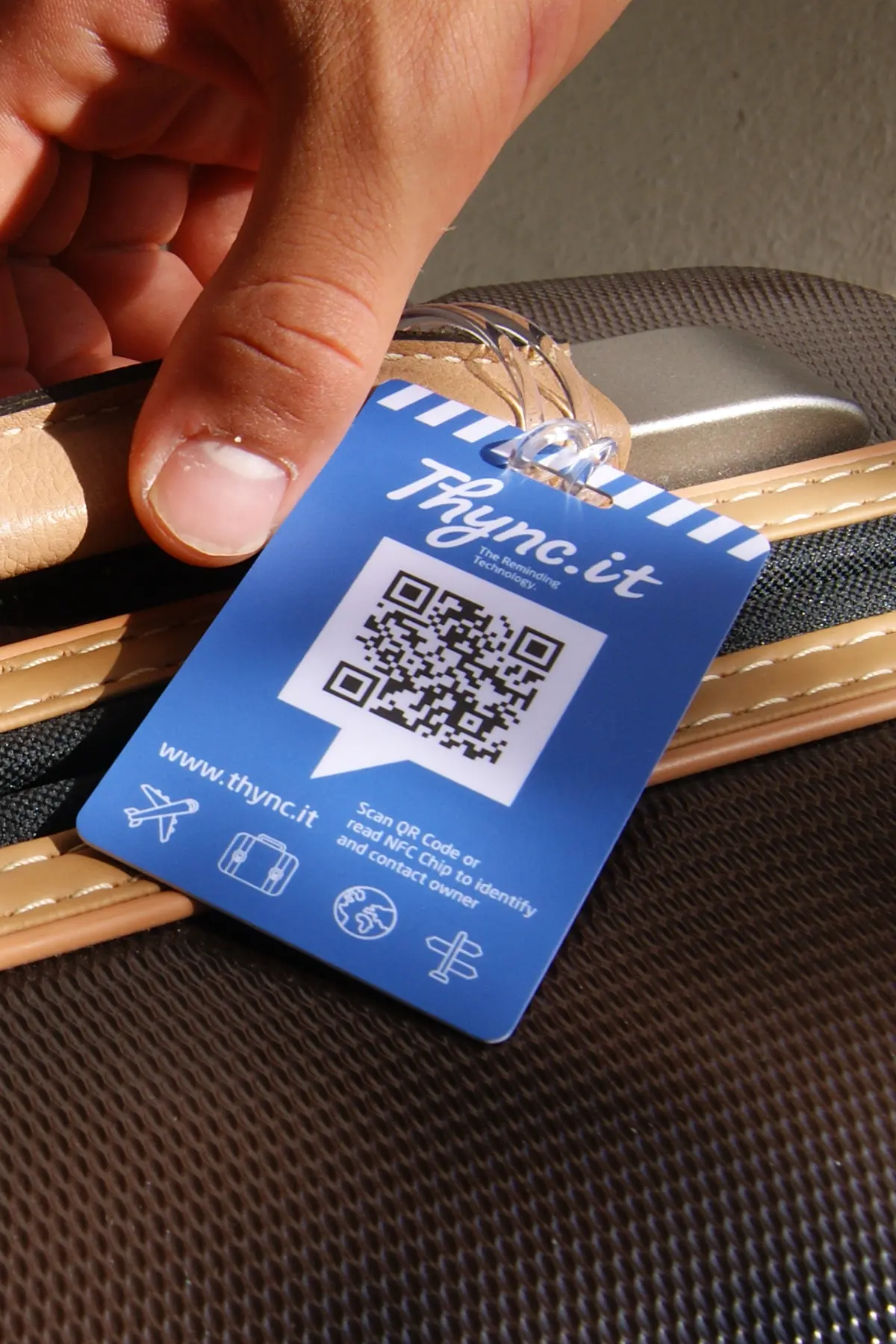 SOS luggage tag with QR code and NFC
