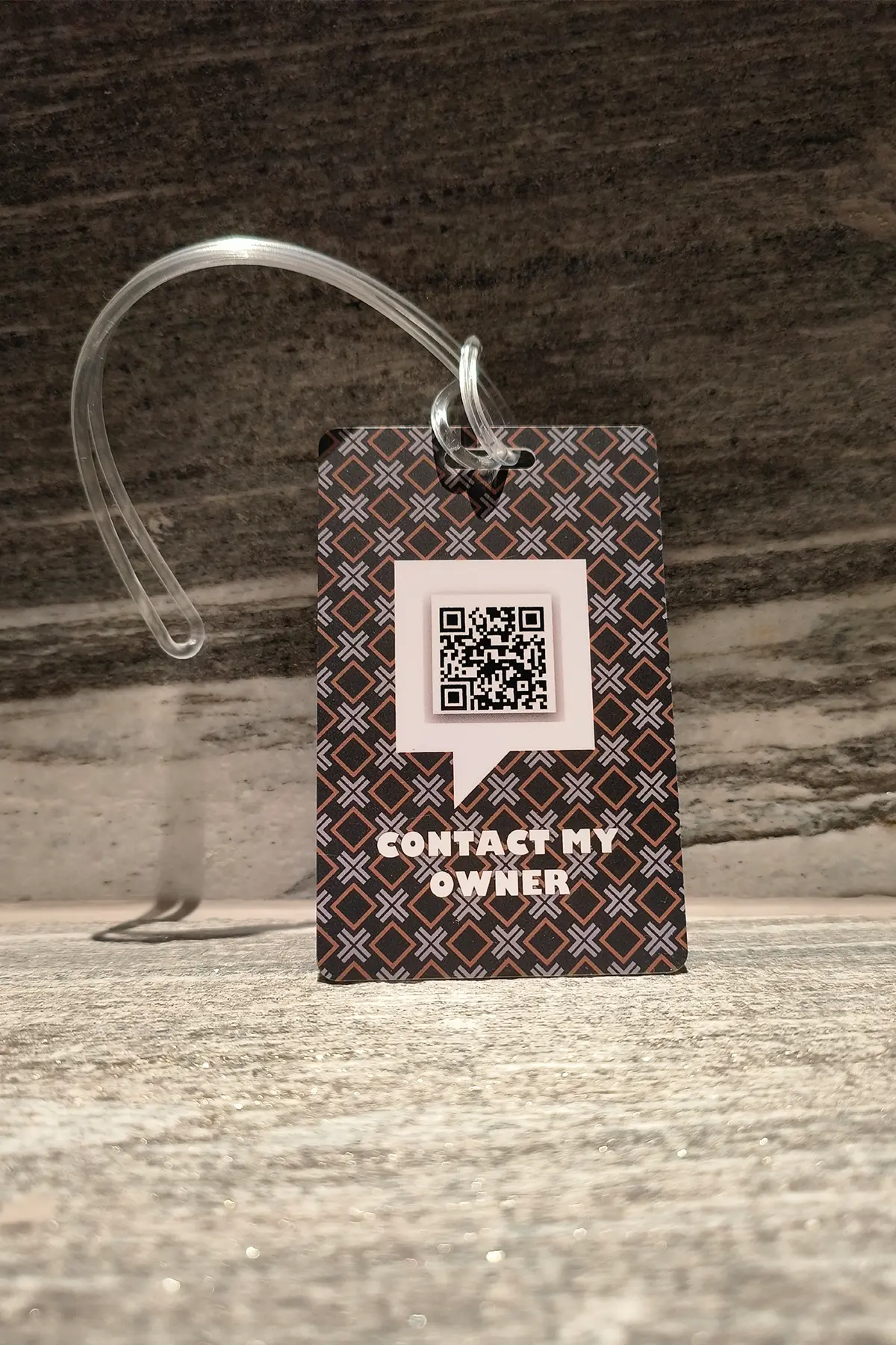 Robust SOS luggage tag with QR code and plastic loop